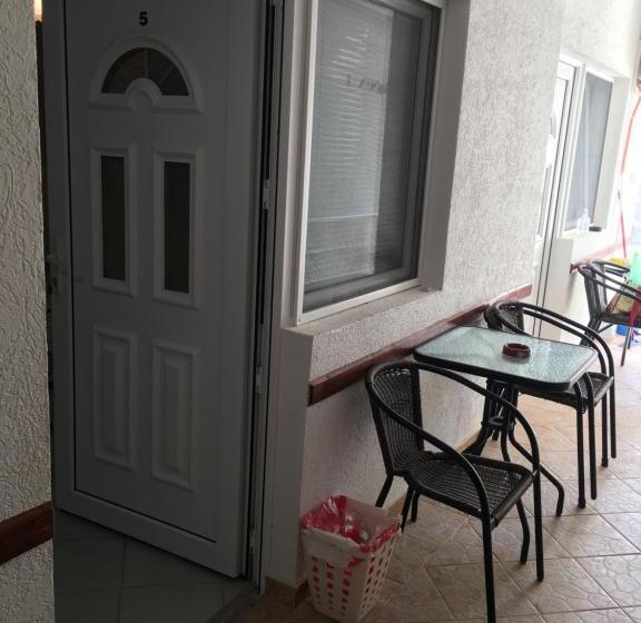 اتاق استاندارد سه نفره, Sobe Krin  Smestaj Canj