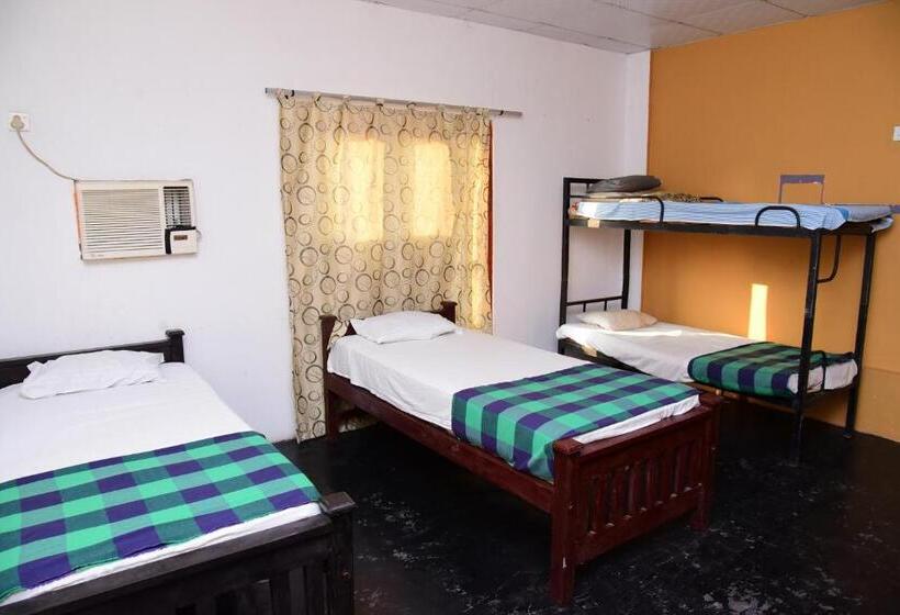 Трехместный Номер Стандарт Совместная Ванная, Airport Tourist Hostel