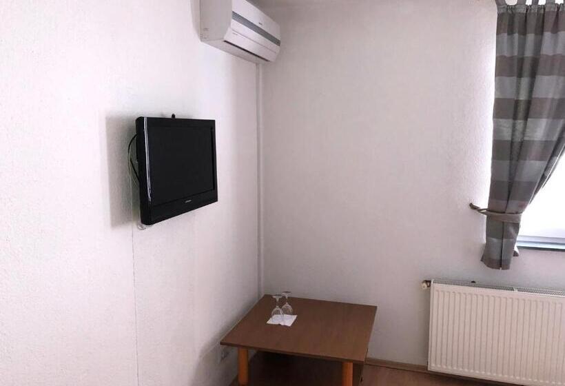 اتاق استاندارد سه نفره, Motel Kula