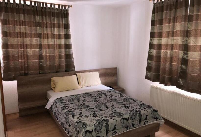 اتاق استاندارد سه نفره, Motel Kula