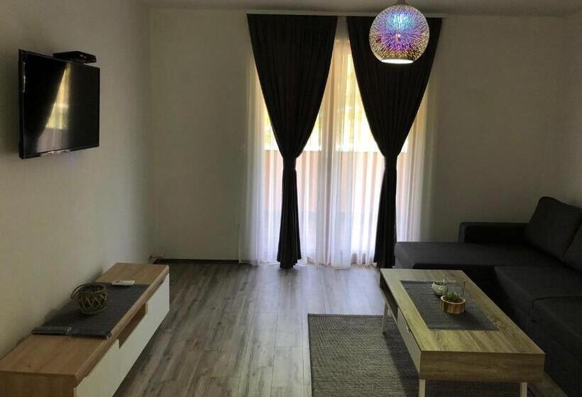 1 Bedroom Apartment Lake View, Motel Kula
