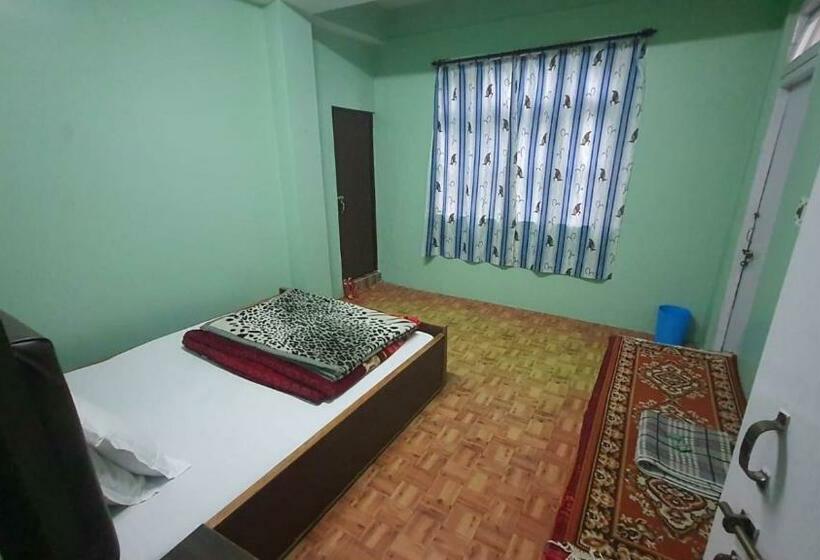 اتاق لوکس, Great Eastern Valley Residency