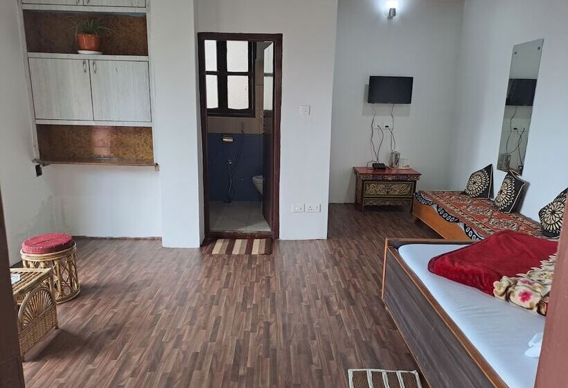 اتاق لوکس, Great Eastern Valley Residency