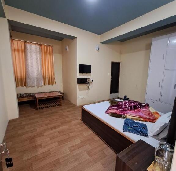 اتاق لوکس, Great Eastern Valley Residency