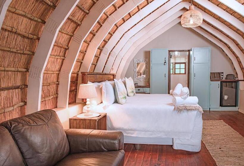 Suite with lake view, Serenity Mountain And Forest Lodge