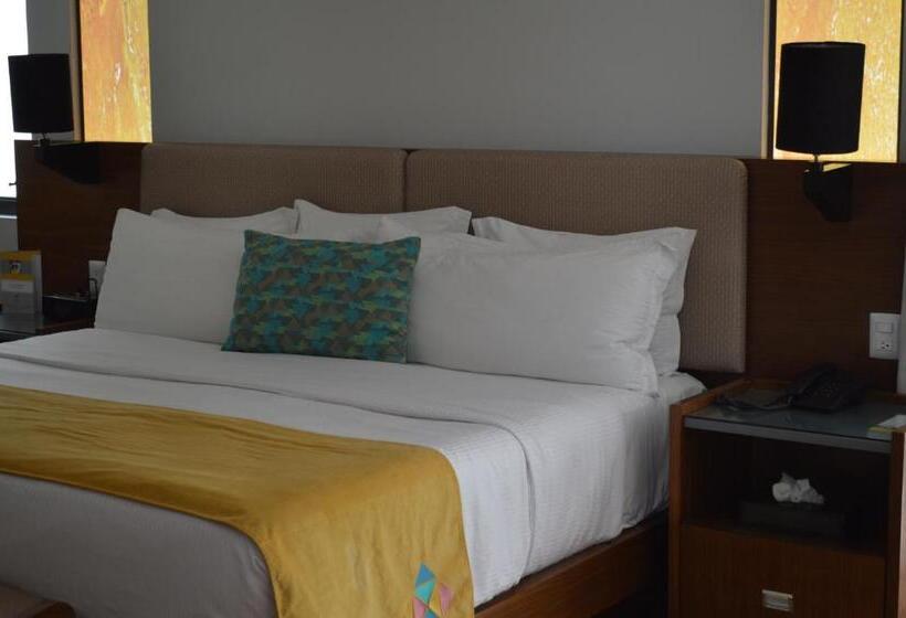 سوییت جونیور, Fch Hotel Expo Adults Only