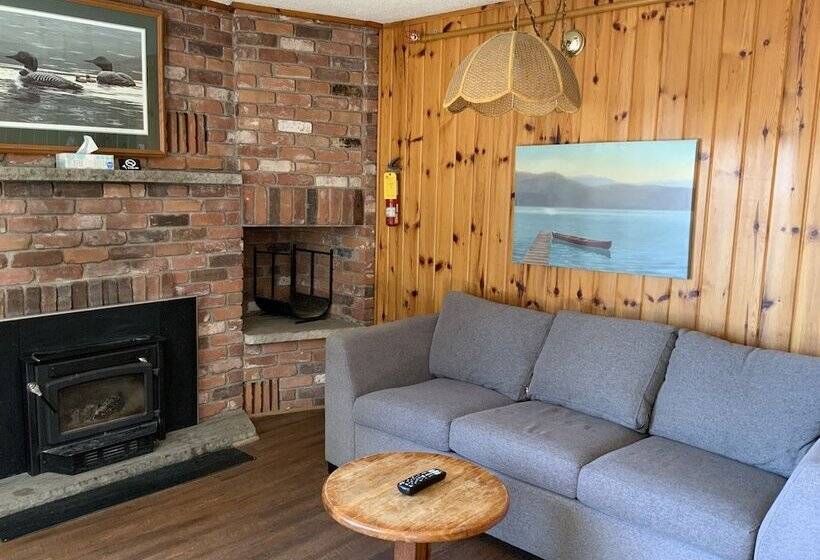 Suite with lake view, Tally Ho Inn