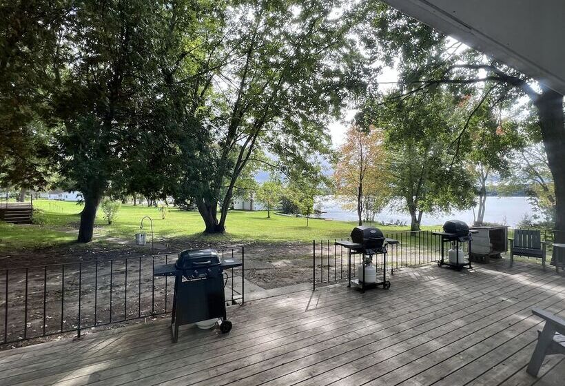 Suite with lake view, Tally Ho Inn
