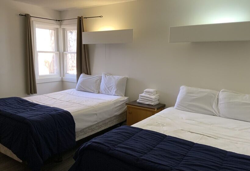Suite with lake view, Tally Ho Inn