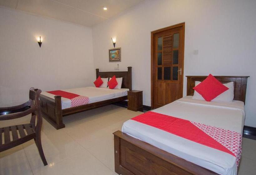 Deluxe Triple Room, Avon Villa