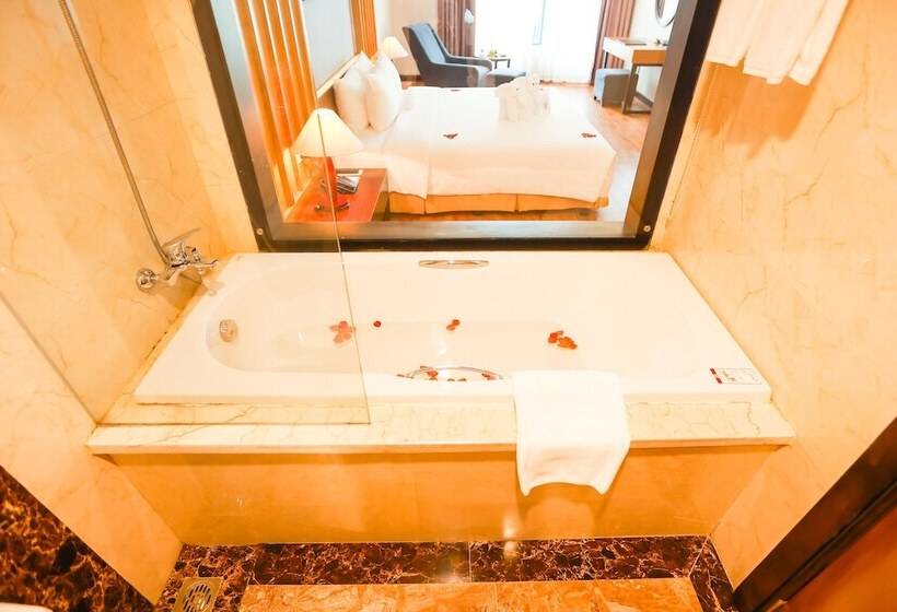 اتاق لوکس با چشم‌انداز دریا, Muong Thanh Luxury Nhat Le