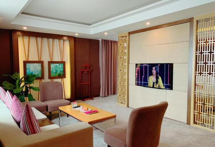 سوییت اجرایی, Muong Thanh Luxury Nhat Le