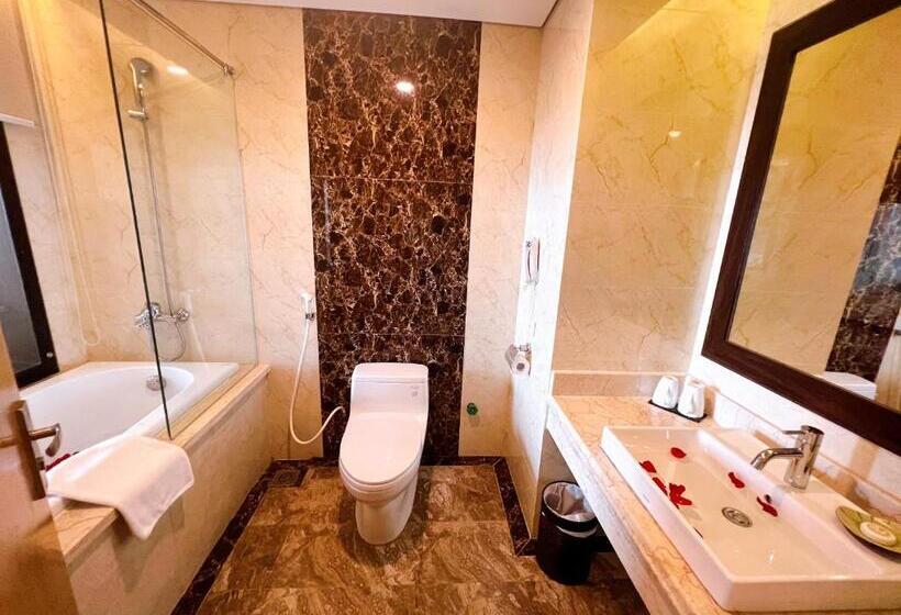 اتاق لوکس با چشم‌انداز دریا, Muong Thanh Luxury Nhat Le