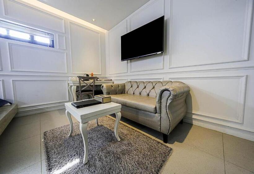 Family Suite, Myeongjak