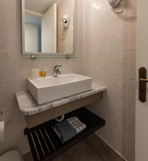 Quarto Estandar, Ostria