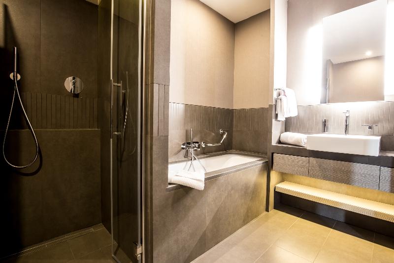 Трехместный Номер Стандарт Боковой Вид на Море, Pesona Beach Resort & Spa