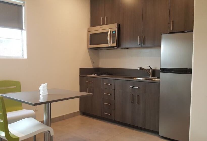 Номер Deluxe, Jewel City Inn