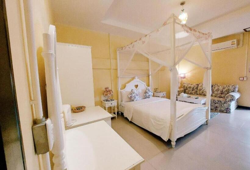 سوئیت با وان آب گرم, Retro Box Hotel Chumphon