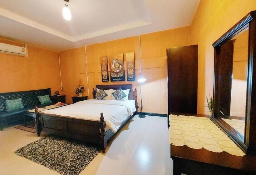 سوئیت با وان آب گرم, Retro Box Hotel Chumphon