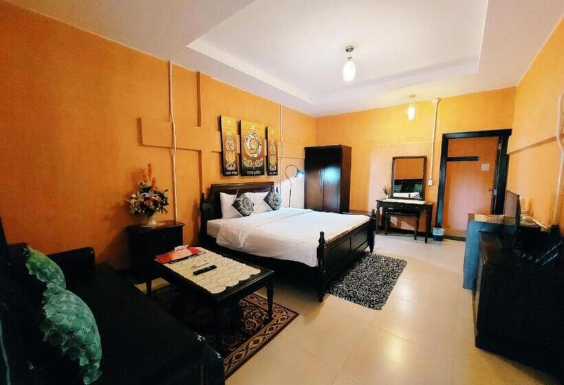 سوئیت با وان آب گرم, Retro Box Hotel Chumphon