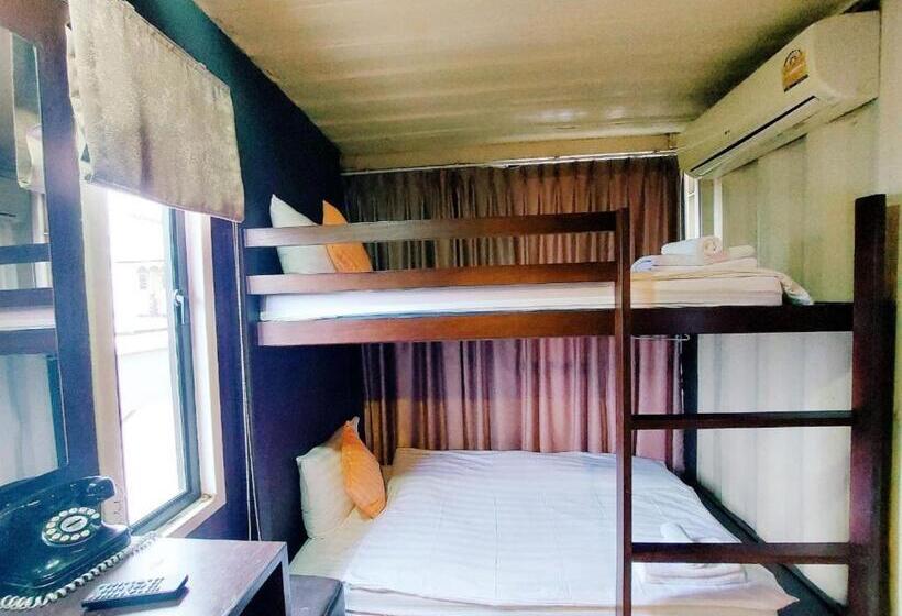 اتاق اکونومی, Retro Box Hotel Chumphon