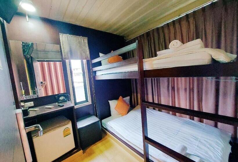 اتاق اکونومی, Retro Box Hotel Chumphon