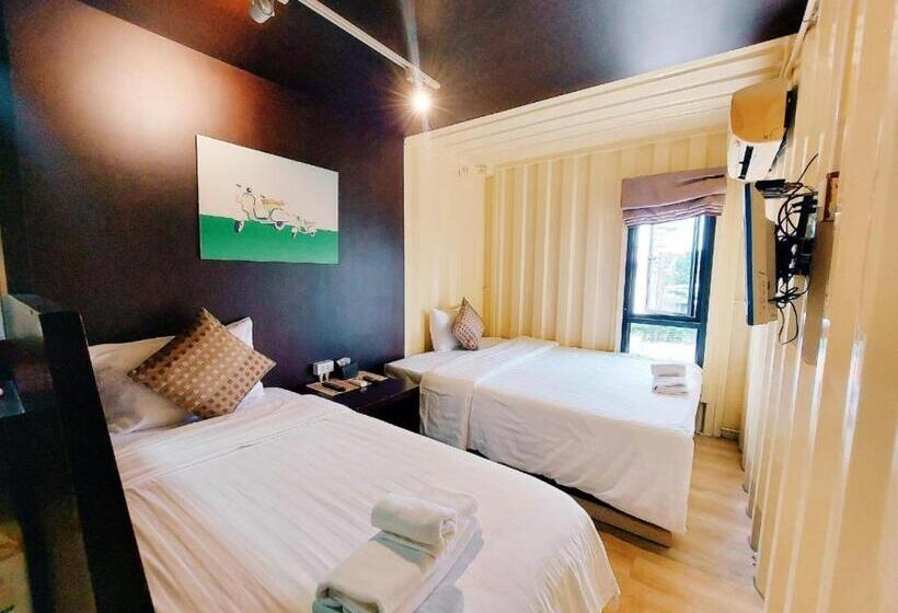 اتاق استاندارد, Retro Box Hotel Chumphon
