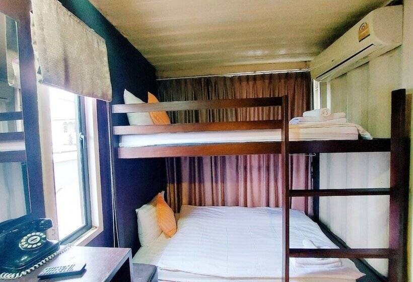 اتاق اکونومی, Retro Box Hotel Chumphon