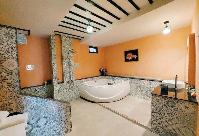 سوییت, Retro Box Hotel Chumphon