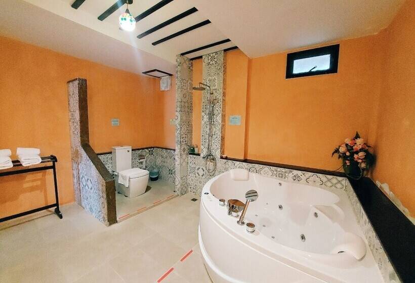 سوییت, Retro Box Hotel Chumphon