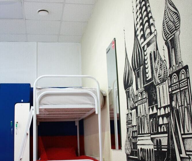 共用房间的床, Sky Hostel