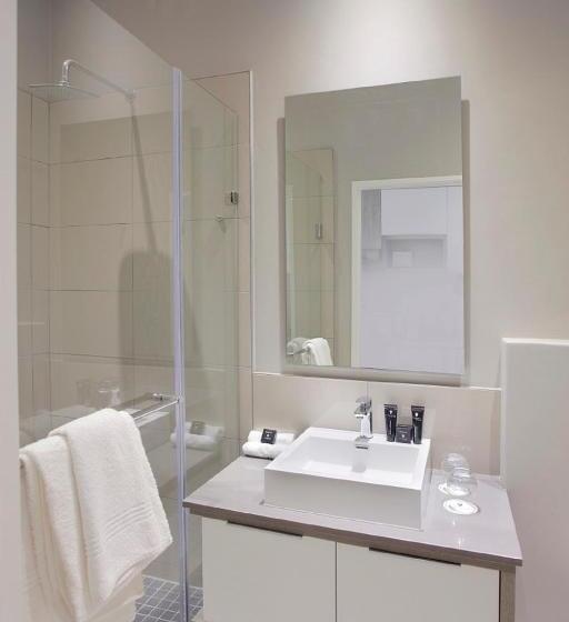 חדר סטנדרט, The Capital On Bath