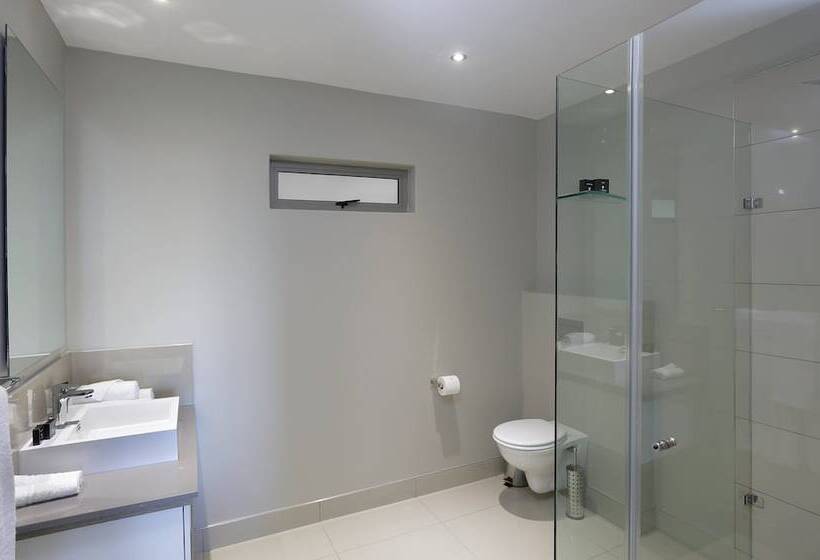 דירת חדר, The Capital On Bath