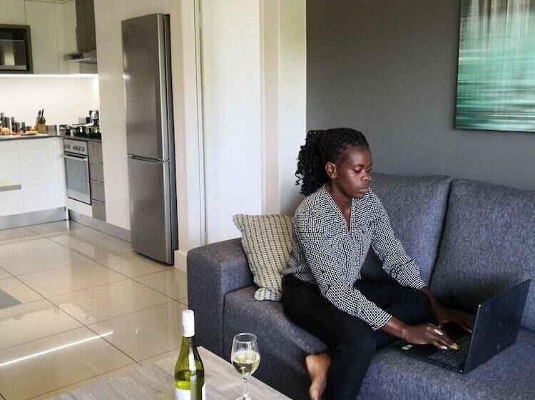 דירת חדר, The Capital On Bath