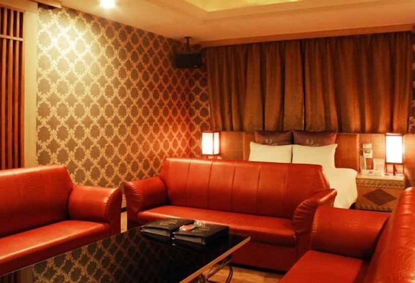 اتاق لوکس, Color Motel