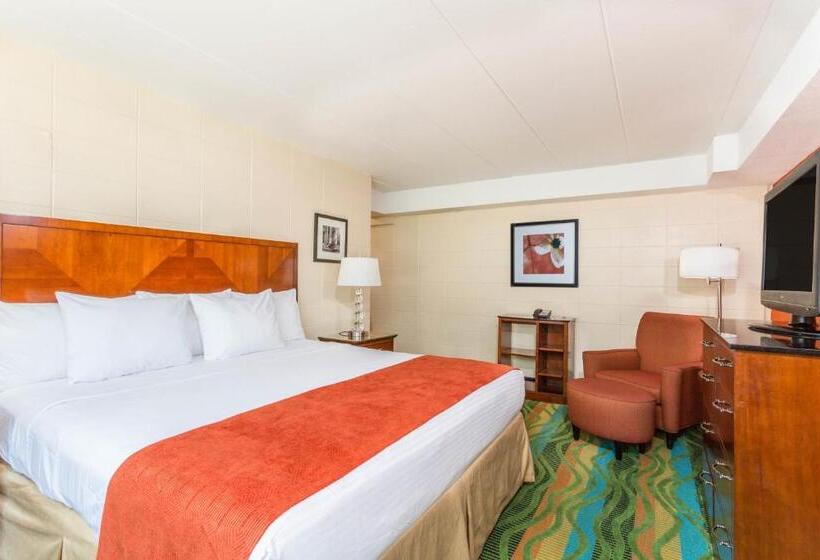 Стандартный Номер Кровать Кинг, Howard Johnson By Wyndham Virginia Beach At The Beach