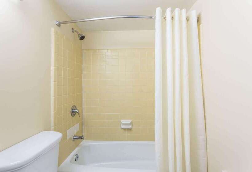 Номер Стандарт 2 Двуспальные Кровати, Howard Johnson By Wyndham Virginia Beach At The Beach