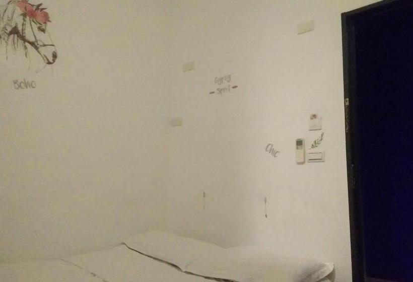 اتاق سوپریور, Sleepbox Hostel