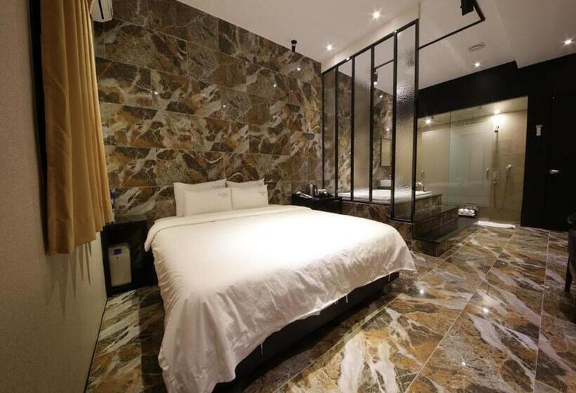 اتاق لوکس, Almond Hotel Busan Station