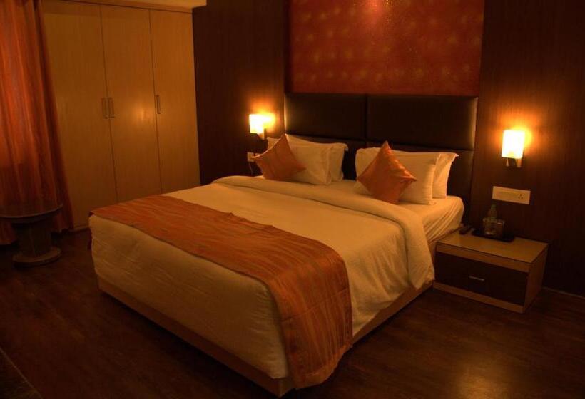 高级大房间, Renest Tirupati
