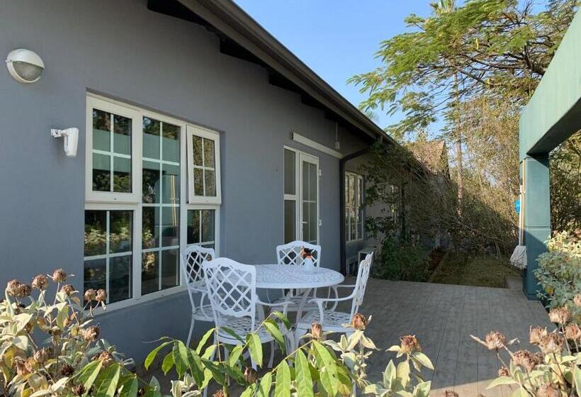استودیوی استاندارد, Ilanda Guest House