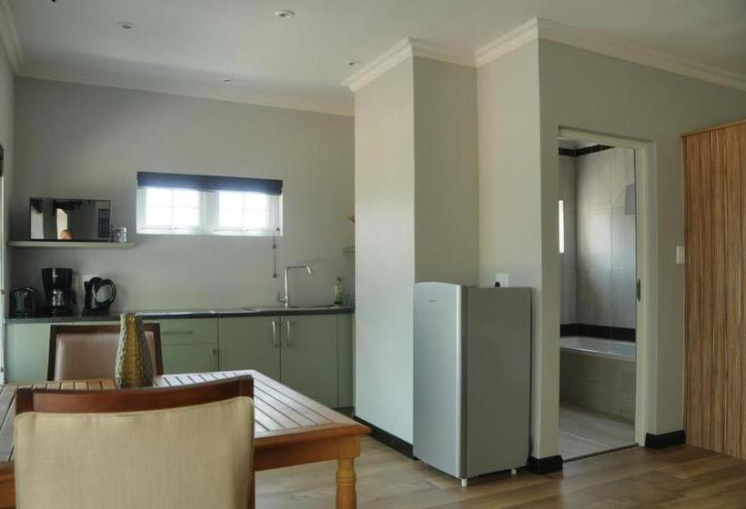 استودیوی استاندارد, Ilanda Guest House