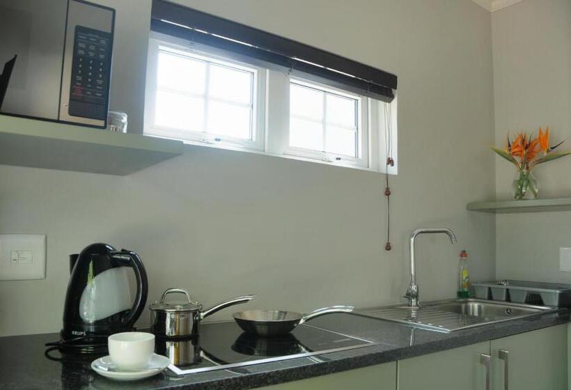 استودیوی استاندارد, Ilanda Guest House