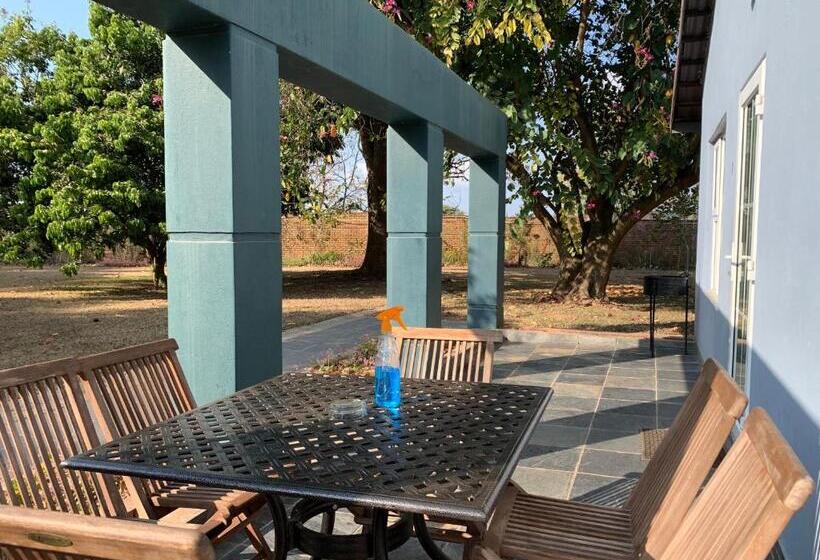 سوییت خانوادگی, Ilanda Guest House