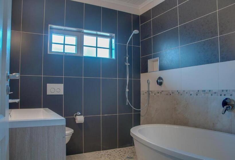 سوییت خانوادگی, Ilanda Guest House