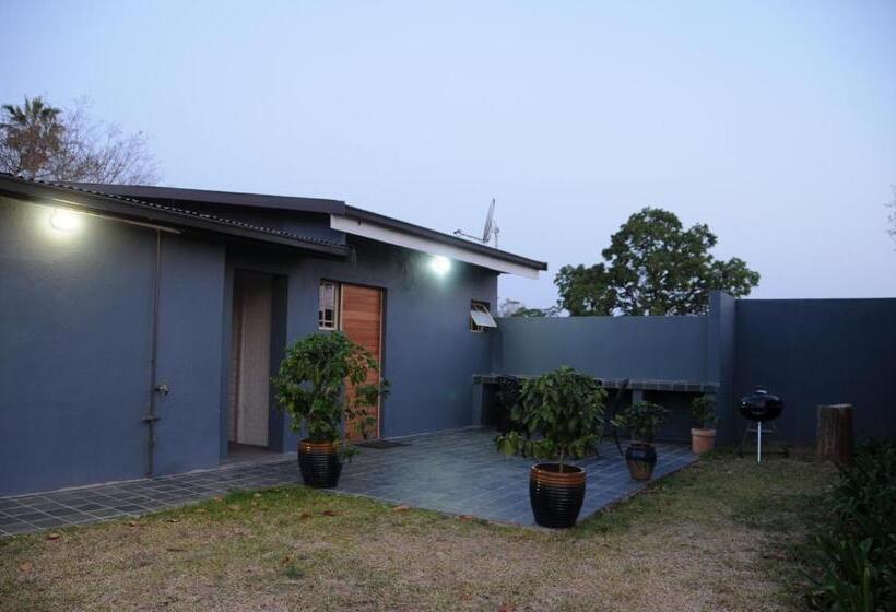 اتاق خانوادگی, Ilanda Guest House