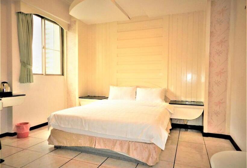 اتاق استاندارد یک نفره, Tainan Inn