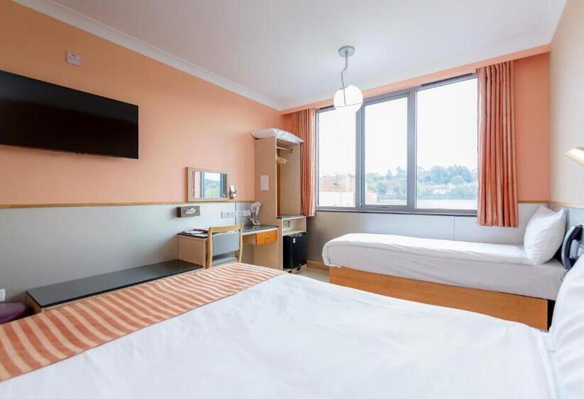 Семейный Номер, Eurotraveller Hotel   Premier   Harrow