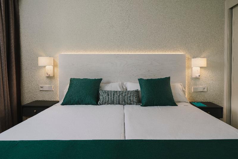 Семейный Номер, Eurotraveller Hotel   Premier   Harrow