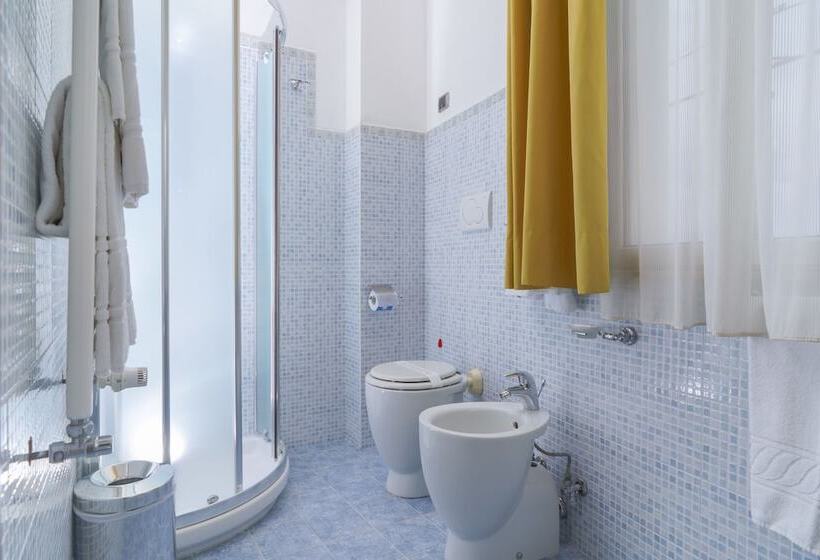 Семейный Номер, Piccadilly Rooms Restaurant And Beach